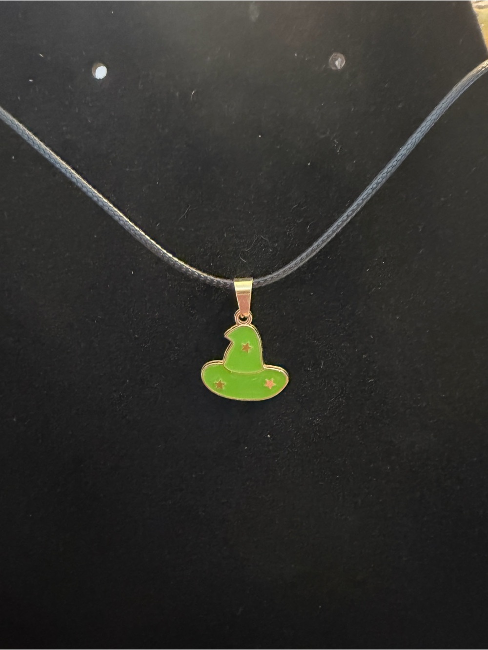 🎃New🎃Green Witch Hat Pendant Necklace
